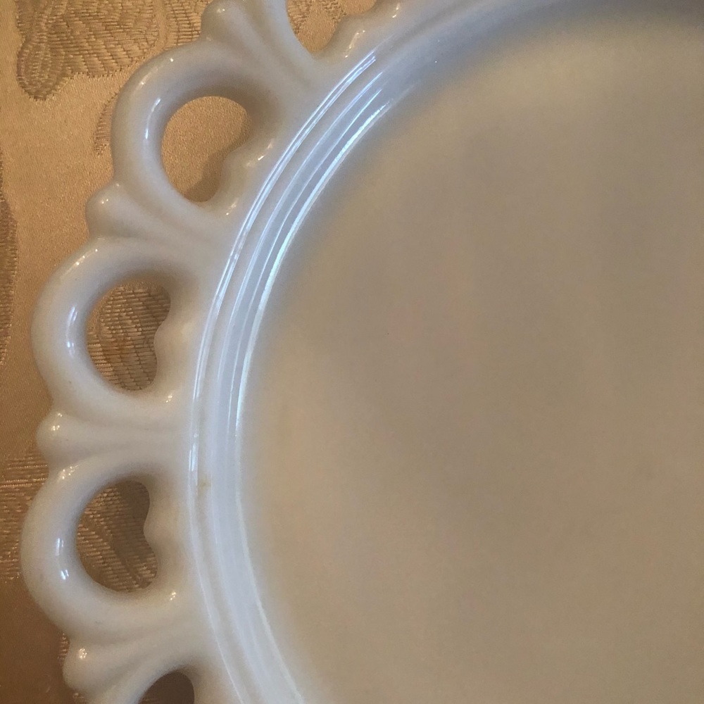 ANTIQUE 1920-30’s HEART LACE MILK GLASS PLATTER - Picture 7 of 8